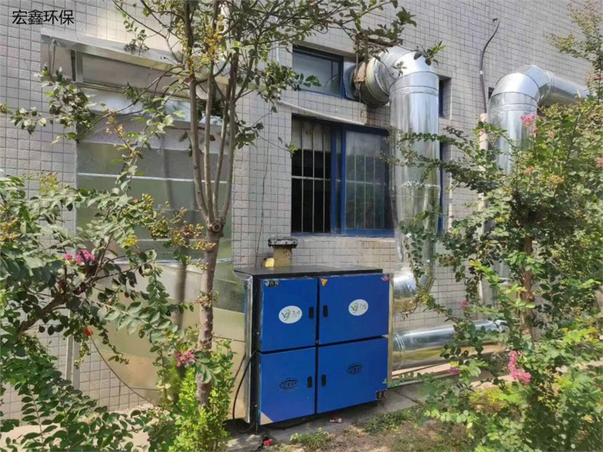 東莞白鐵風管廠家宏鑫環(huán)保設(shè)備工程公司承接?xùn)|莞通風管道安裝工程