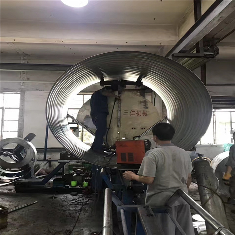 桂圓風管生產廠宏鑫通風工程公司專注桂圓鍍鋅共板法蘭風管加工和通風管道安裝工程